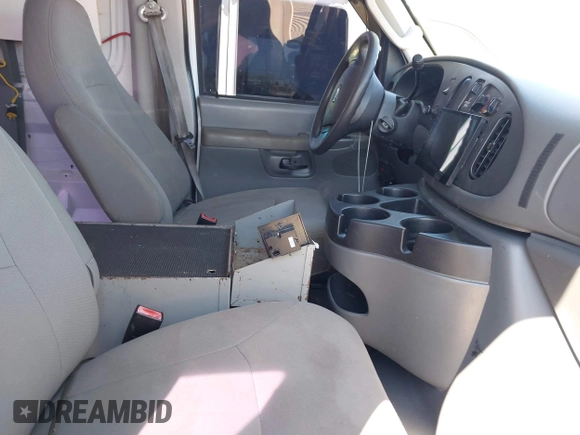 2008 Ford Econoline Cargo Commercial with VIN 1FTNE24W08DA83712, listed as a IAAI auction lot 41831945 with 395,004 mi miles and . Bid and sale history available at carsss.com. Image 5.