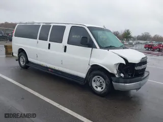 2012 Chevrolet Express Passenger 1LT with VIN 1GAZG1FG2C1158103, listed as a IAAI auction lot 40811071 with 264,063 mi miles. Bid and sale history available at carsss.com. Image 1.