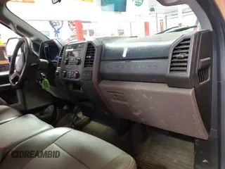 2017 Ford Super Duty F-250 SRW XLT with VIN 1FTBF2B68HEC17850, listed as a IAAI auction lot 42025956 with 135,337 mi miles. Bid and sale history available at carsss.com. Image 1.