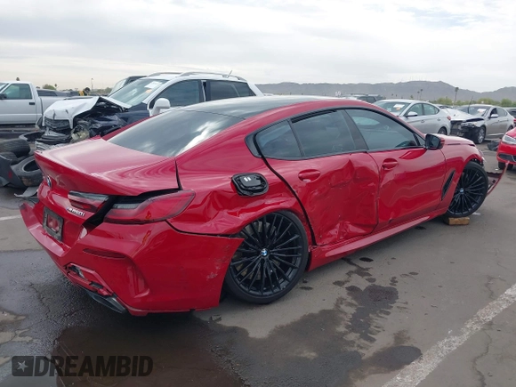 2022 BMW 8 Series M850i z VIN WBAGV8C04NCH90015, wystawiony jako IAAI lot #42020711 z przebiegiem 39 801 mil mil oraz . Historia ofert i sprzedaży dostępna na DreamBid. Obrazek 6.