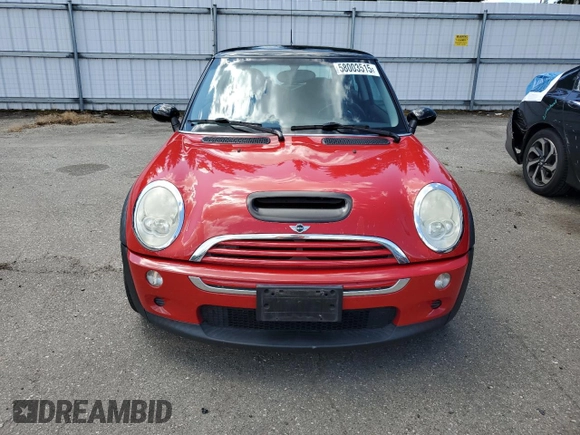 2005 MINI Hardtop S z VIN WMWRE33565TL15602, wystawiony jako Copart lot #58003515 z przebiegiem 134 495 mil mil oraz Szkoda całkowita • Salvage title. Historia ofert i sprzedaży dostępna na DreamBid. Obrazek 5.
