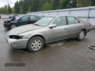 1998 Toyota Camry LE z VIN JT2BF22K9W0089246, wystawiony jako Copart lot #50101965 z przebiegiem 318 346 mil mil oraz Szkoda całkowita • Salvage title. Historia ofert i sprzedaży dostępna na DreamBid. Obrazek 1.
