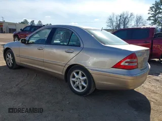 2002 Mercedes-Benz C 230/260/280/320 z VIN WDBRF61J72F180933, wystawiony jako IAAI lot #41374980 z przebiegiem 55 464 mil mil oraz . Historia ofert i sprzedaży dostępna na DreamBid. Obrazek 3.