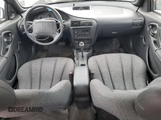 2000 Chevrolet Cavalier z VIN 1G1JC524XY7167485, wystawiony jako Copart lot #55875645 z przebiegiem 63 294 mil mil oraz Tytuł czysty. Historia ofert i sprzedaży dostępna na DreamBid. Obrazek 8.