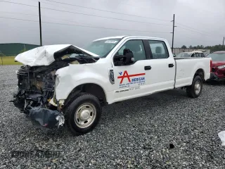 2017 Ford F-350 XL z VIN 1FT7W3AT8HEE58455, wystawiony jako Copart lot #54678205 z przebiegiem 196 545 mil mil oraz Szkody całkowita. Historia ofert i sprzedaży dostępna na DreamBid. Obrazek 1.