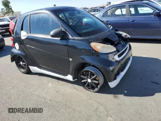 2009 Smart fortwo Pure z VIN WMEEJ31X49K253051, wystawiony jako Copart lot #70193934 z przebiegiem Nie podano mil oraz Szkody całkowita. Historia ofert i sprzedaży dostępna na DreamBid. Obrazek 4.