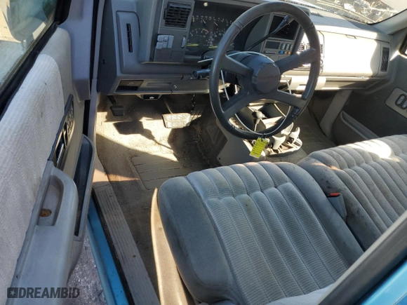 1993 Chevrolet C/K 2500 with VIN 2GCFK29K3P1116277, listed as a Copart auction lot 83342864 with 166,664 mi miles and Salvage Title. Bid and sale history available at carsss.com. Image 8.