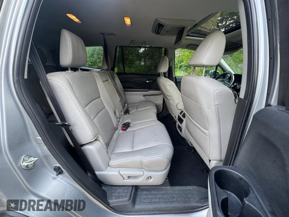 2018 Honda Pilot Touring z VIN 5FNYF6H94JB070661, wystawiony jako Copart lot #60926415 z przebiegiem 205 538 mil mil oraz Czysty tytuł • Clean title. Historia ofert i sprzedaży dostępna na DreamBid. Obrazek 6.