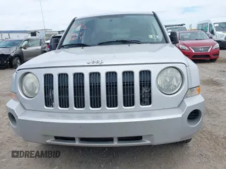 2008 Jeep Patriot Sport z VIN 1J8FT28W18D777368, wystawiony jako IAAI lot #42321212 z przebiegiem 157 803 mil mil oraz . Historia ofert i sprzedaży dostępna na DreamBid. Obrazek 6.