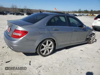 2013 Mercedes-Benz C 250 Sport z VIN WDDGF4HB8CR230272, wystawiony jako Copart lot #47411515 z przebiegiem 134 545 mil mil oraz Szkoda całkowita • Salvage title. Historia ofert i sprzedaży dostępna na DreamBid. Obrazek 3.