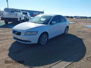 2010 Volvo S40 z VIN YV1382MSXA2510921, wystawiony jako IAAI lot #41227474 z przebiegiem 148 929 mil mil oraz . Historia ofert i sprzedaży dostępna na DreamBid. Obrazek 2.