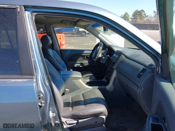 2006 Honda Pilot EX-L with VIN 5FNYF18526B028206, listed as a IAAI auction lot 41696355 with 282,779 mi miles. Bid and sale history available at carsss.com. Image 5.