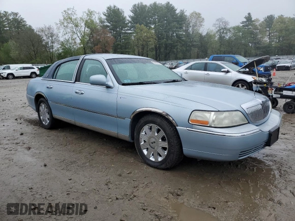 2005 Lincoln Town Car Signature Limited z VIN 1LNHM82W85Y648360, wystawiony jako Copart lot #55492705 z przebiegiem 76 110 mil mil oraz Tytuł czysty. Historia ofert i sprzedaży dostępna na DreamBid. Obrazek 4.