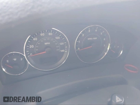 2007 Jeep Commander Sport z VIN 1J8HG48P47C672667, wystawiony jako IAAI lot #40423450 z przebiegiem 230 823 mil mil oraz . Historia ofert i sprzedaży dostępna na DreamBid. Obrazek 7.