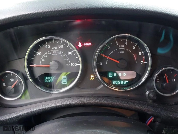 2018 Jeep Wrangler JK Unlimited Sport S with VIN 1C4BJWDG0JL847049, listed as a IAAI auction lot 41218525 with 90,588 mi miles. Bid and sale history available at carsss.com. Image 7.