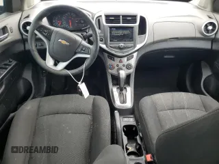 2019 Chevrolet Sonic LT z VIN 1G1JD5SB0K4118610, wystawiony jako Copart lot #47922175 z przebiegiem 105 533 mil mil oraz Czysty tytuł • Clean title. Historia ofert i sprzedaży dostępna na DreamBid. Obrazek 8.