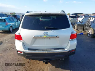 2012 Toyota Highlander Limited z VIN 5TDYK3EH4CS055758, wystawiony jako IAAI lot #42087650 z przebiegiem 108 221 mil mil oraz . Historia ofert i sprzedaży dostępna na DreamBid. Obrazek 17.