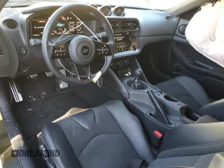 2024 Nissan Z Performance с VIN JN1BZ4BH1RM361092, выставлен на аукционе Copart как лот 43066615 с пробегом 4 335 миль миль и Списание • Salvage title. История ставок и продаж доступна на DreamBid. Изображение 8.