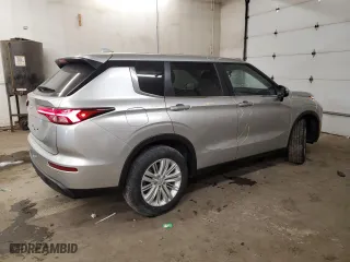 2024 Mitsubishi Outlander ES with VIN JA4J4UA89RZ080194, listed as a Copart auction lot 88147275 with 4,000 mi miles and Salvage Title. Bid and sale history available at carsss.com. Image 3.