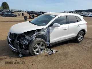 2018 Lincoln MKC Premiere z VIN 5LMCJ1C92JUL01737, wystawiony jako Copart lot #49905215 z przebiegiem Nie podano mil oraz Szkody całkowita. Historia ofert i sprzedaży dostępna na DreamBid. Obrazek 1.
