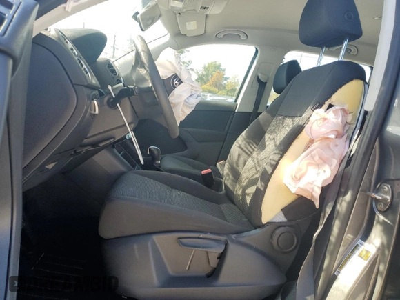 2012 Volkswagen Tiguan S z VIN WVGBV7AX3CW088330, wystawiony jako Copart lot #76722704 z przebiegiem 107 018 mil mil oraz Nie do naprawy • Non repairable. Historia ofert i sprzedaży dostępna na DreamBid. Obrazek 7.