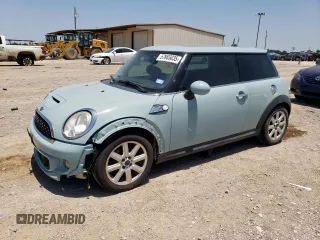 2013 MINI Hardtop S z VIN WMWSV3C57DT390020, wystawiony jako Copart lot #57865035 z przebiegiem 115 170 mil mil oraz Czysty tytuł • Clean title. Historia ofert i sprzedaży dostępna na DreamBid. Obrazek 1.