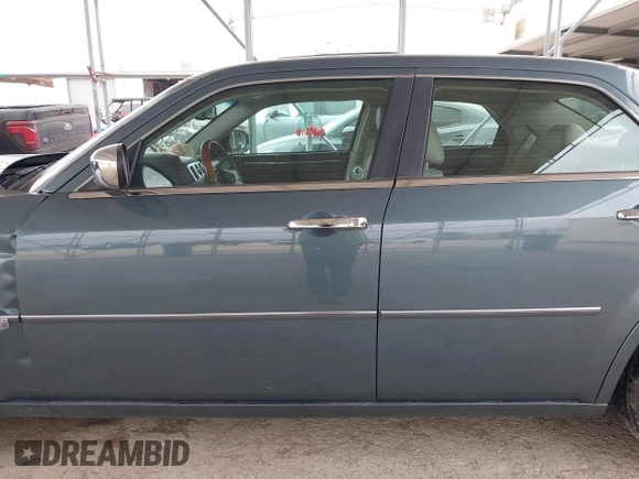 2006 Chrysler 300 C with VIN 2C3KA63H66H318725, listed as a IAAI auction lot 41629398 with 157,367 mi miles. Bid and sale history available at carsss.com. Image 15.