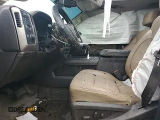 2017 GMC Sierra 2500HD Denali z VIN 1GT12UEY0HF216704, wystawiony jako Copart lot #56409765 z przebiegiem 111 525 mil mil oraz Szkoda całkowita • Salvage title. Historia ofert i sprzedaży dostępna na DreamBid. Obrazek 7.