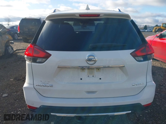 2020 Nissan Rogue SV z VIN JN8AT2MV3LW138117, wystawiony jako IAAI lot #41902231 z przebiegiem 131 746 mil mil oraz . Historia ofert i sprzedaży dostępna na DreamBid. Obrazek 17.