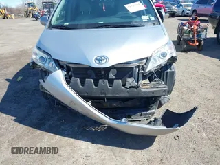 2017 Toyota Sienna XLE Auto Access Seat with VIN 5TDYZ3DC0HS784509, listed as a IAAI auction lot 41725664 with 69,990 mi miles. Bid and sale history available at carsss.com. Image 6.
