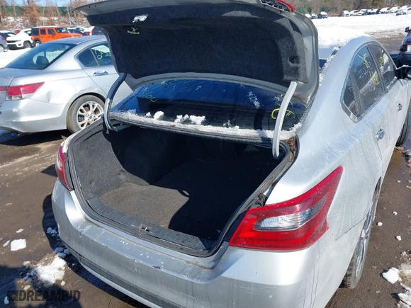 2018 Nissan Altima 2.5 S with VIN 1N4AL3AP0JC241328, listed as a IAAI auction lot 41550925 with 999,999 mi miles. Bid and sale history available at carsss.com. Image 6.