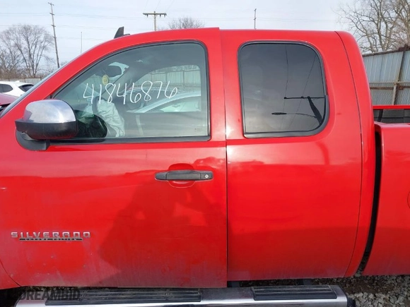 2011 Chevrolet Silverado 1500 LT with VIN 1GCRCSE06BZ301714, listed as a IAAI auction lot 41846876 with 101,628 mi miles. Bid and sale history available at carsss.com. Image 14.