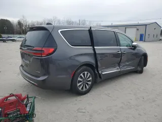 2023 Chrysler Pacifica Hybrid Limited with VIN 2C4RC1S7XPR543676, listed as a Copart auction lot 87204604 with 26,898 mi miles and Salvage Title. Bid and sale history available at carsss.com. Image 3.