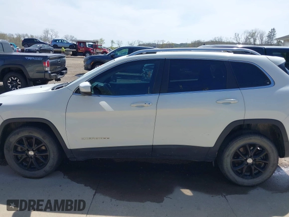2015 Jeep Cherokee Latitude with VIN 1C4PJLCS3FW670254, listed as a IAAI auction lot 42060659 with 164,291 mi miles. Bid and sale history available at carsss.com. Image 15.