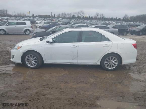 2014 Toyota Camry Hybrid LE with VIN 4T1BD1FK0EU115964, listed as a IAAI auction lot 40854548 with 61,731 mi miles. Bid and sale history available at carsss.com. Image 14.