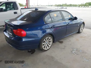 2011 BMW 3 Series 328i xDrive z VIN WBAPK5G55BNN29311, wystawiony jako IAAI lot #42299764 z przebiegiem 163 990 mil mil oraz . Historia ofert i sprzedaży dostępna na DreamBid. Obrazek 4.