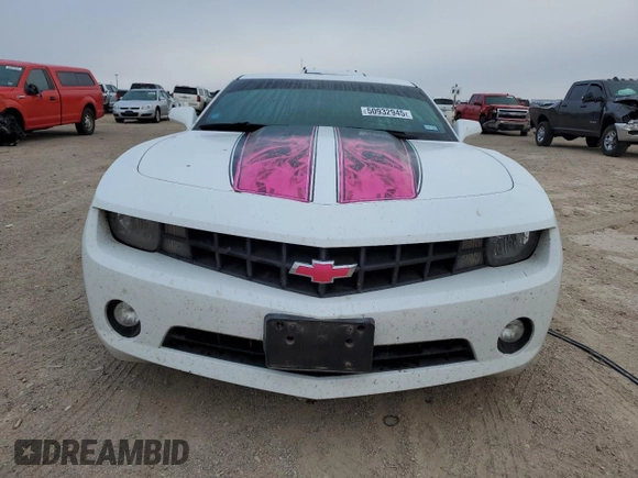 2013 Chevrolet Camaro LT z VIN 2G1FB1E39D9127220, wystawiony jako Copart lot #50932945 z przebiegiem 89 058 mil mil oraz Czysty tytuł • Clean title. Historia ofert i sprzedaży dostępna na DreamBid. Obrazek 5.