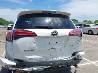 2018 Toyota RAV4 XLE с VIN JTMWFREV2JJ209236, выставлен на аукционе IAAI как лот 42290661 с пробегом 55 910 миль миль и . История ставок и продаж доступна на DreamBid. Изображение 16.