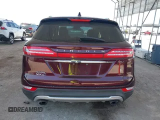 2019 Lincoln MKC Select z VIN 5LMCJ2C92KUL17640, wystawiony jako IAAI lot #41981742 z przebiegiem 58 677 mil mil oraz . Historia ofert i sprzedaży dostępna na DreamBid. Obrazek 16.