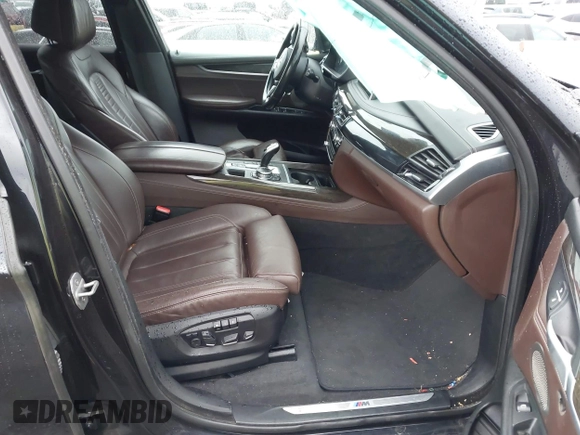 2015 BMW X5 xDrive35i z VIN 5UXKR0C59F0K65982, wystawiony jako IAAI lot #41827942 z przebiegiem 81 019 mil mil oraz . Historia ofert i sprzedaży dostępna na DreamBid. Obrazek 5.