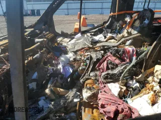 2016 Ford Transit Cargo z VIN 1FTYR2ZM7GKA32341, wystawiony jako Copart lot #45100535 z przebiegiem Nie podano mil oraz Szkoda całkowita • Salvage title. Historia ofert i sprzedaży dostępna na DreamBid. Obrazek 7.