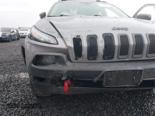 2014 Jeep Cherokee Trailhawk with VIN 1C4PJMBB3EW222747, listed as a IAAI auction lot 41622880 with 183,349 mi miles. Bid and sale history available at carsss.com. Image 17.