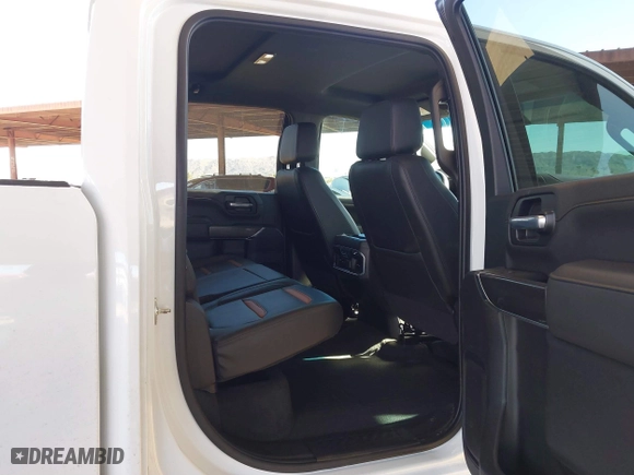 2021 GMC Sierra 2500HD AT4 with VIN 1GT19PEY2MF124565, listed as a IAAI auction lot 41841361 with 131,341 mi miles. Bid and sale history available at carsss.com. Image 8.