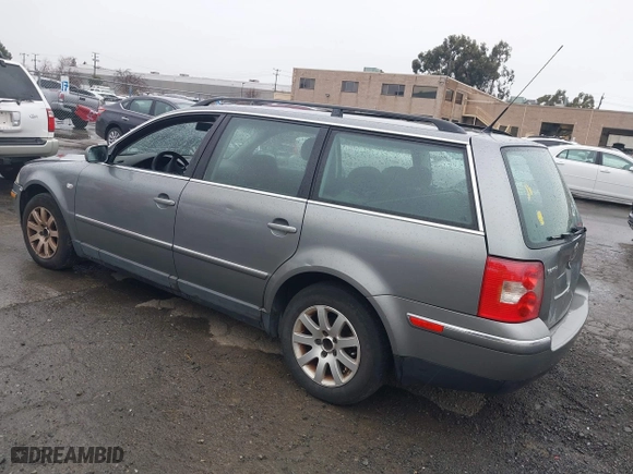 2003 Volkswagen Passat GLS with VIN WVWVD63B53E166063, listed as a IAAI auction lot 41482200 with 197,309 mi miles. Bid and sale history available at carsss.com. Image 3.