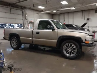 2000 Chevrolet Silverado 1500 with VIN 1GCEC14V9YE408018, listed as a IAAI auction lot 41339820 with 261,720 mi miles. Bid and sale history available at carsss.com. Image 14.