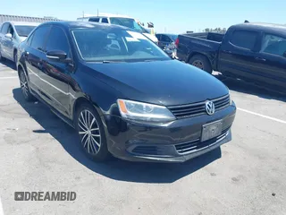 2011 Volkswagen Jetta SE with VIN 3VWDZ7AJ0BM372281, listed as a IAAI auction lot 42637020 with 194,195 mi miles and . Bid and sale history available at DreamBid. Image 1.