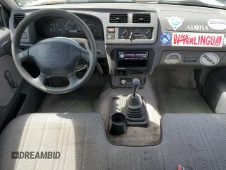 1998 Nissan Frontier XE z VIN 1N6DD21S5WC335549, wystawiony jako Copart lot #61021245 z przebiegiem 310 230 mil mil oraz Czysty tytuł • Clean title. Historia ofert i sprzedaży dostępna na DreamBid. Obrazek 8.