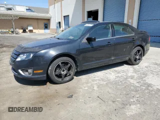 2012 Ford Fusion SE z VIN 3FAHP0HG3CR439137, wystawiony jako Copart lot #57502125 z przebiegiem 153 242 mil mil oraz Czysty tytuł • Clean title. Historia ofert i sprzedaży dostępna na DreamBid. Obrazek 1.