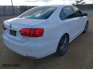 2011 Volkswagen Jetta Sedan SE PZEV with VIN 3VWDZ7AJ9BM302598, listed as a IAAI auction lot 41740200 with 207618 miles. Bid and sale history available at carsss.com. Image 4.