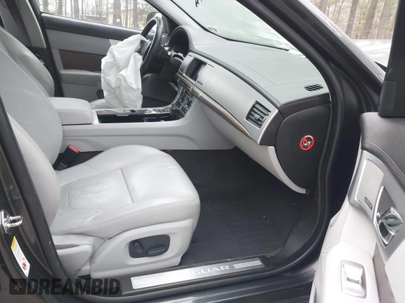 2014 Jaguar XF V6 SC with VIN SAJWJ0EF9E8U12853, listed as a IAAI auction lot 41780409 with 138,329 mi miles. Bid and sale history available at carsss.com. Image 5.